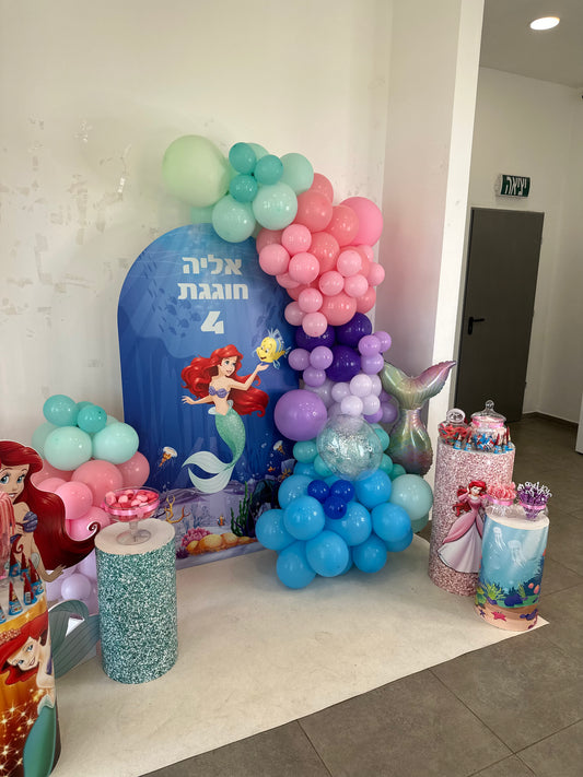 קיר צילום ממותג בקונספט לבחירה
